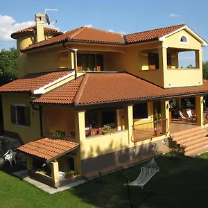 https://apartman-pobri.in-istria.net